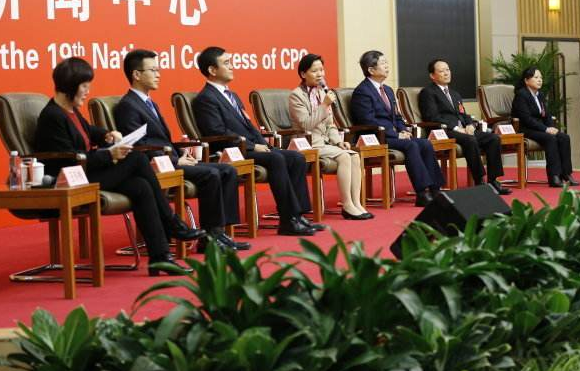 “蘭考縣委經(jīng)濟(jì)從業(yè)會(huì)議召開(kāi)”