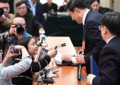 “傾情解民憂(yōu)的巾幗女警”